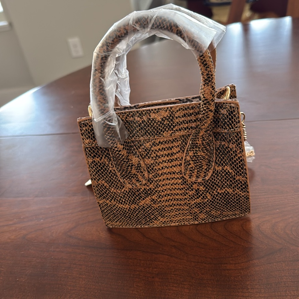 NWT- Urban Expressions shoulder bag
